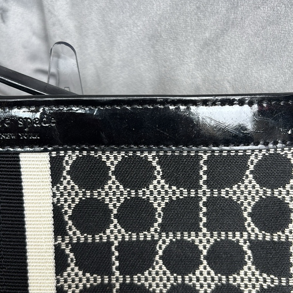KATE SPADE CLASSIC NOEL CHRISSY WRISTLET - Picture 2 of 9